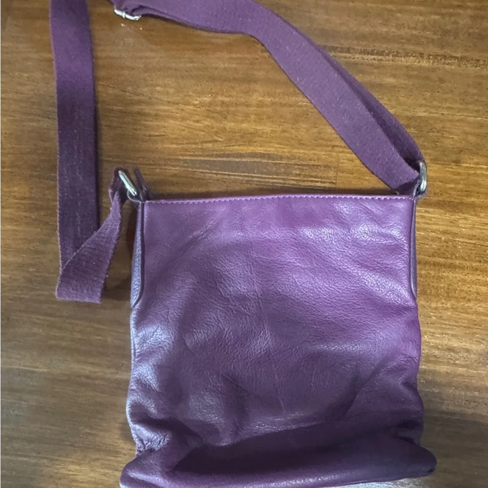 Vintage Purple Leather Crossbody Bag - Picture 4 of 12